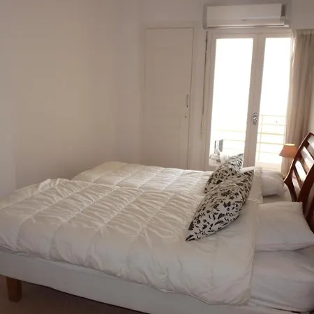 Sleeps 6 Air Con Wifi