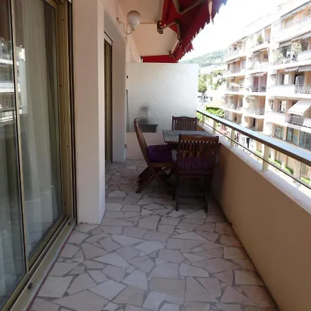 Sleeps 6 Air Con Wifi Cannes