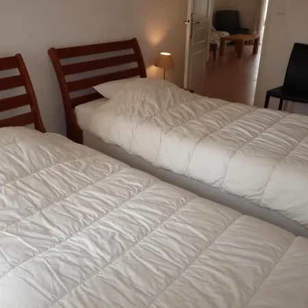 Sleeps 6 Air Con Wifi
